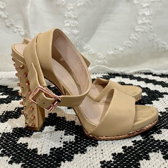 Vince Camuto Altman gold Studded nude heels size 8 - Picture 3 of 10
